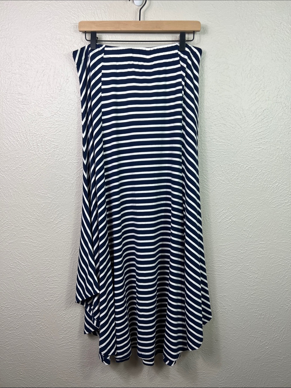 Chico’s New with Tag Navy Blue White Stripe Elastic Waist Maxi Skirt Medium 8/10
